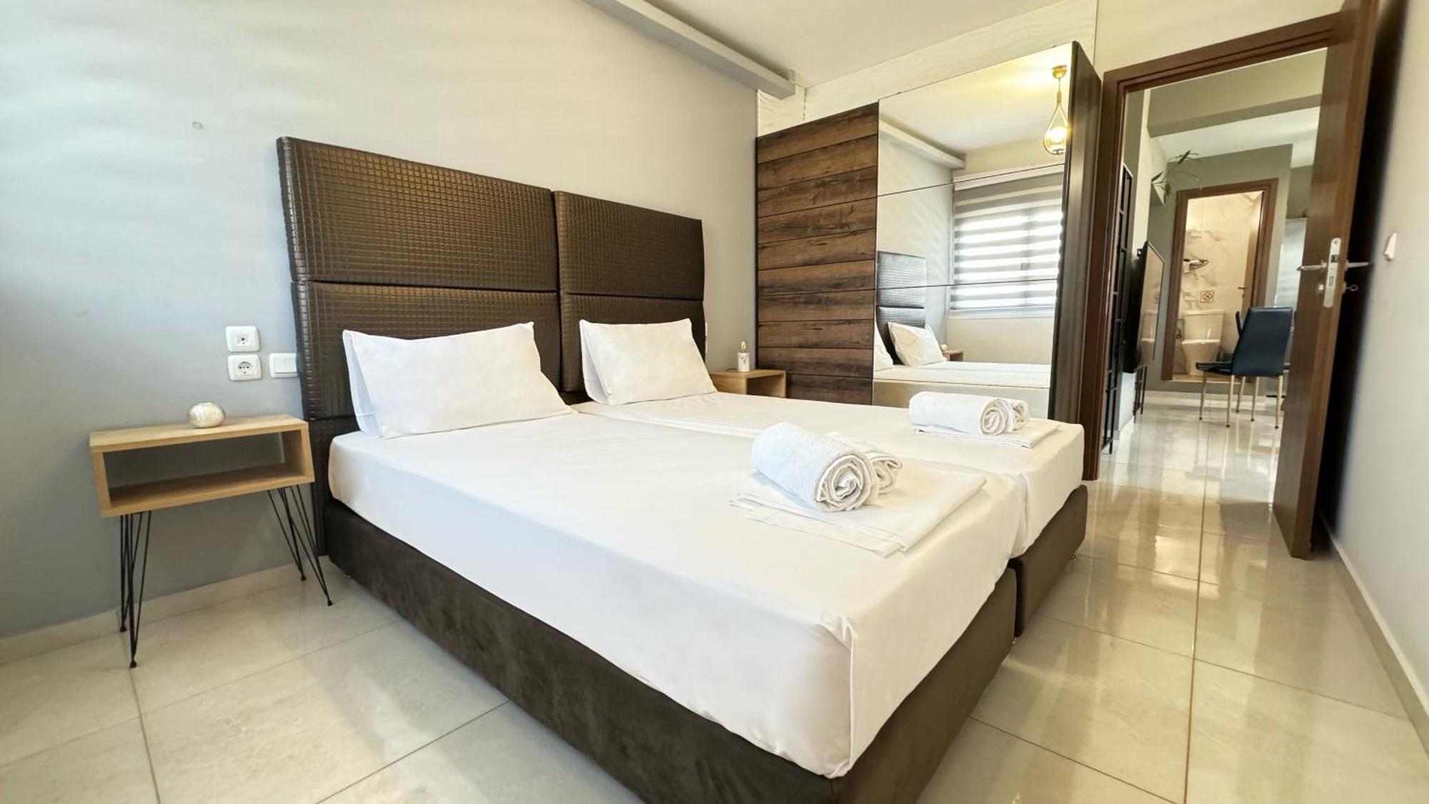 Unique1 - Two Bedroom Private Lux City Apartment Heraklion  Bagian luar foto