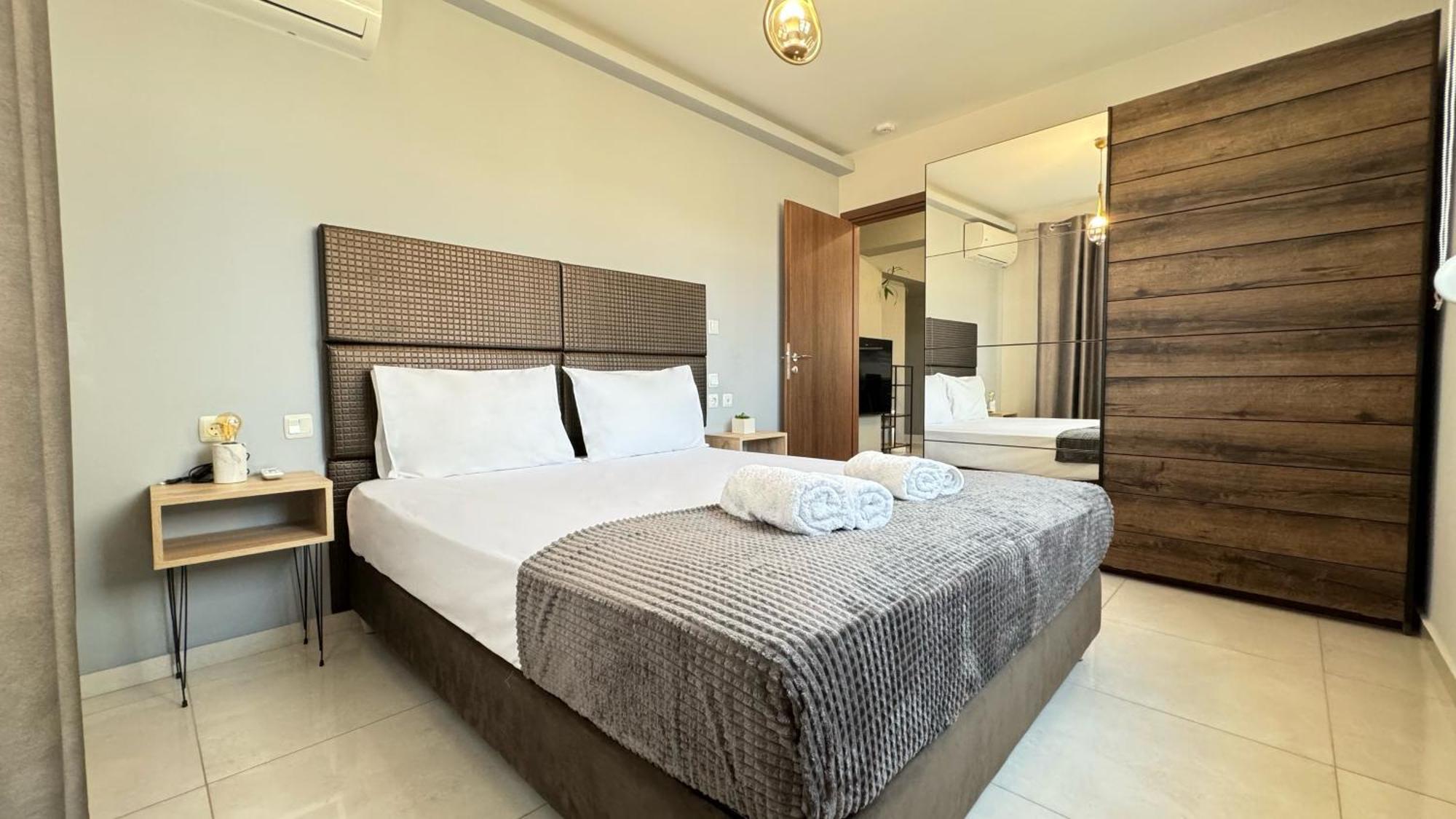 Unique1 - Two Bedroom Private Lux City Apartment Heraklion  Bagian luar foto